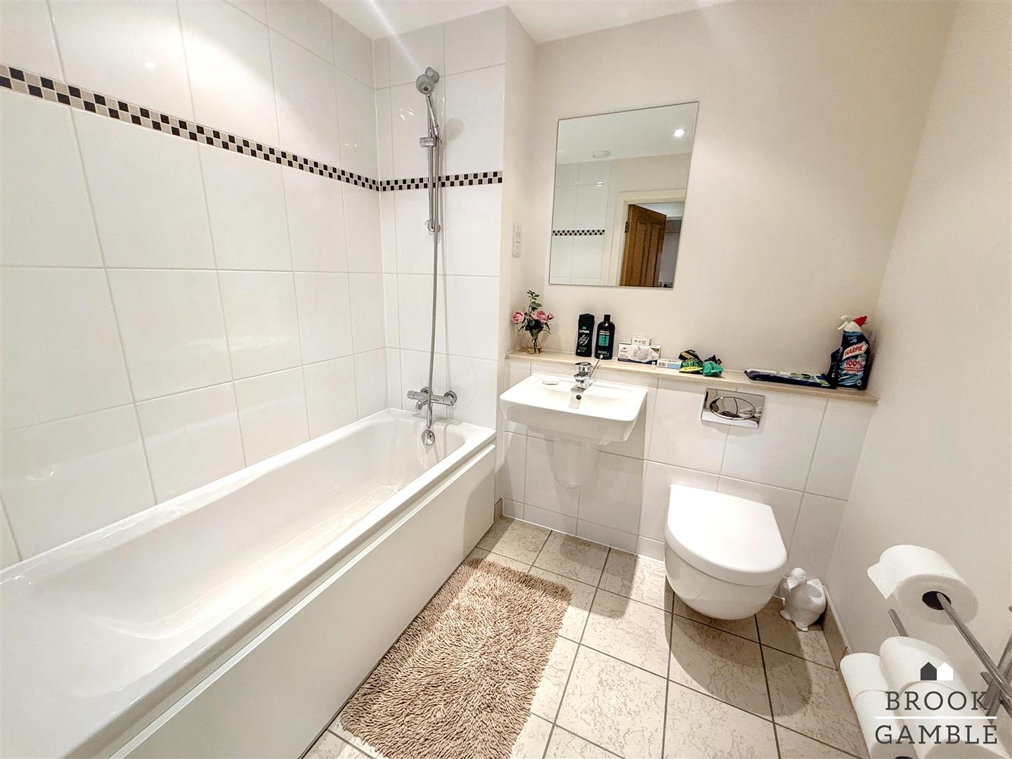 2 Bedroom Apartment. 54 Grand Parade in Eastbourne,  11